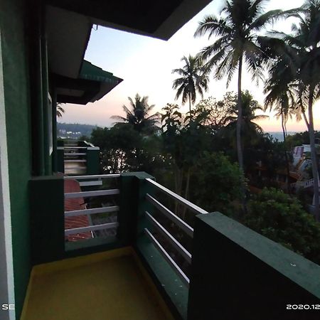 Green Nest Hostel, Baga- North Goa アーポラ エクステリア 写真