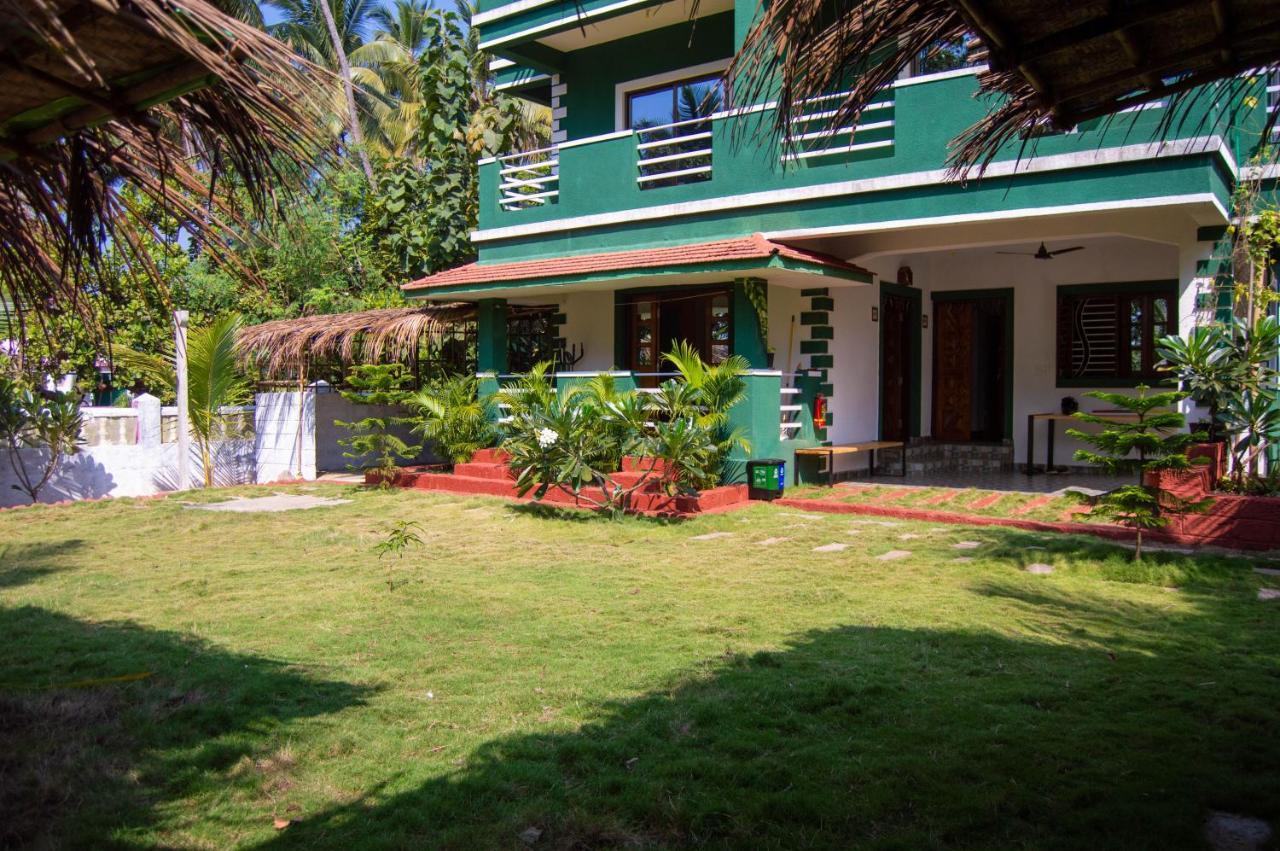 Green Nest Hostel, Baga- North Goa アーポラ エクステリア 写真