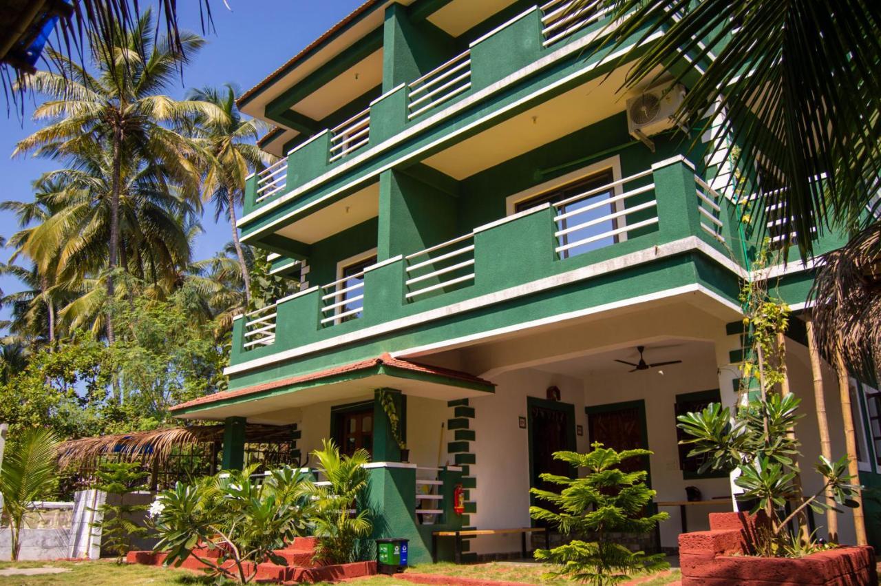 Green Nest Hostel, Baga- North Goa アーポラ エクステリア 写真
